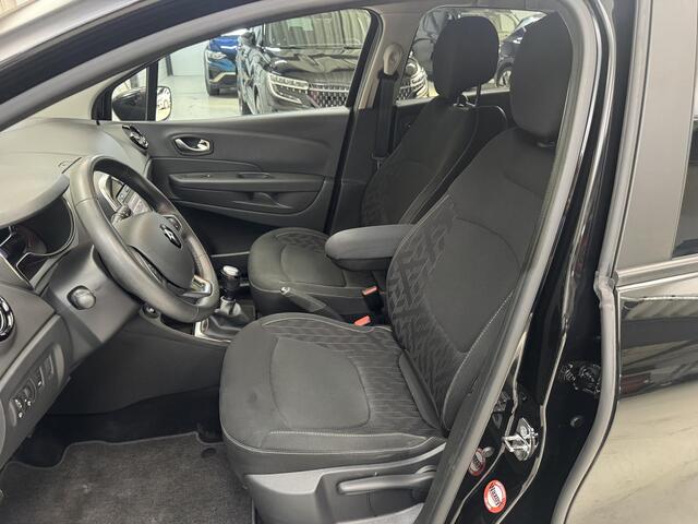 Renault CAPTUR 0.9 TCe Limited / Dealer Onderhouden / Navigatie / Trekhaak 1200 KG / Airco / Cruise Control / Bluetooth / Keyless Entry & Go /