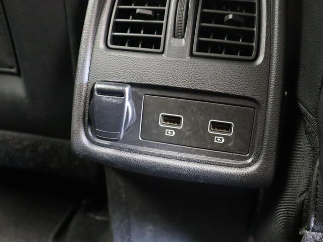 Renault CAPTUR TCe 100pk Intens | Climate Control | Bose audio| Parkeersensoren achter | Lichtmetalen velgen | Navigatie met Apple Carplay & Android Auto |