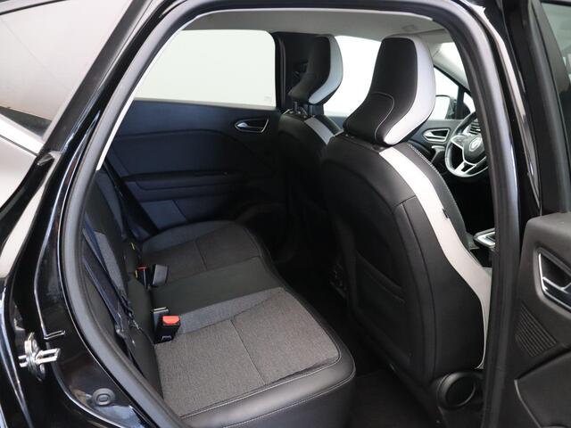 Renault CAPTUR TCe 100pk Intens | Climate Control | Bose audio| Parkeersensoren achter | Lichtmetalen velgen | Navigatie met Apple Carplay & Android Auto |