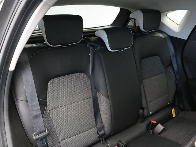 Renault CAPTUR TCe 100pk Intens | Climate Control | Bose audio| Parkeersensoren achter | Lichtmetalen velgen | Navigatie met Apple Carplay & Android Auto |