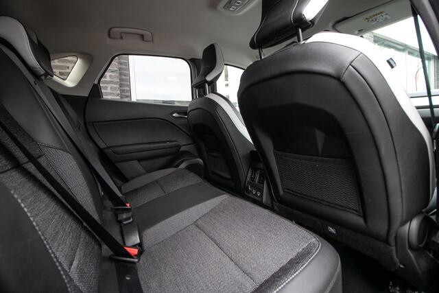 Renault CAPTUR 1.6 E-Tech Plug-in Hybrid 160 Intens | Trekhaak | Apple cp/Android auto | Camera | All season banden |