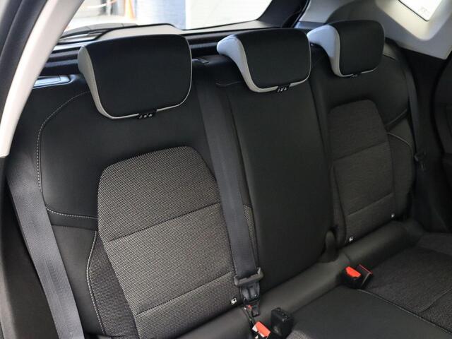 Renault CAPTUR 1.0 TCe 100 Intens | Trekhaak | Dealer onderhouden | Navigatie | Climate control | Lichtmetalen velgen |