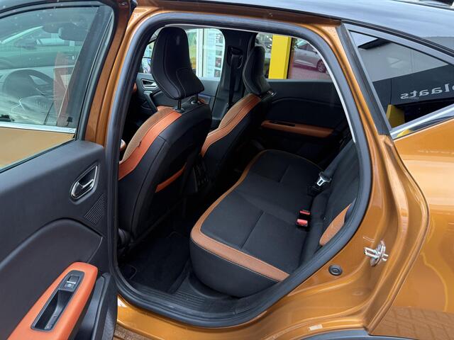 Renault CAPTUR 1.3 TCe 130 Intens | Trekhaak | Navigatie | Achteruitrijcamera | DAB | Climate Control | Lichtmetaal 18'' | Key-less | LED |