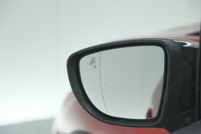 Renault CAPTUR TCe 120 Intens | Trekhaak | Navigatie | Camera | Dodehoek Detectie