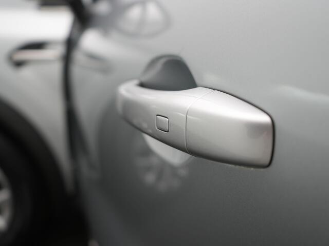 Renault CAPTUR 1.3 TCe 140 Intens - RIJKLAARPRIJS - Uniek Lage Kilometerstand - Automaat - Rondomzichtcamera - Trekhaak