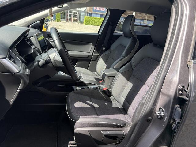 Renault CAPTUR 1.6 E-Tech PHEV 160pk Intens | Trekhaak | Stoelverwarming | 18 Inch | Dodehoeksensoren | Camera | Climate Control |