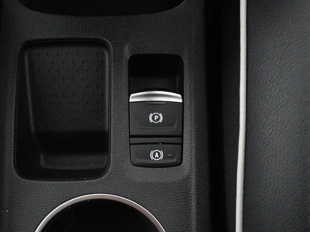 Renault CAPTUR 1.3 TCe 140 Intens | Half leder | Navigatie | DAB+ | Cruise control | Lane assist | Climate Control | Virtual Display | Carplay | Camera | Park assist | Trekhaak