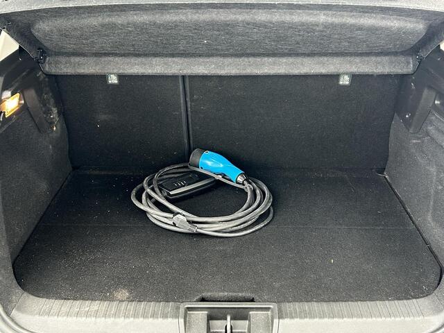 Renault CAPTUR 1.6 E-Tech Plug-in Hybrid 160 Initiale Paris | Navigatie | Camera | Premium Audio | Afneembare Trekhaak |