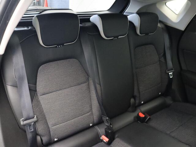Renault CAPTUR E-Tech Plug-in Hybrid 160pk Intens | SOH 93,6% | Trekhaak | Dealer onderhouden | Rondomzicht camera | Climate control |