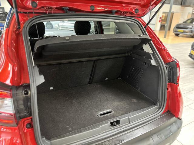 Renault CAPTUR 0.9 TCe Intens 90pk | Cruise control | Climate control | LED | 17" LMV | Parkeersensoren achter | Navigatie |