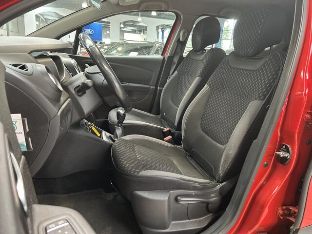 Renault CAPTUR 0.9 TCe Intens 90pk | Cruise control | Climate control | LED | 17" LMV | Parkeersensoren achter | Navigatie |