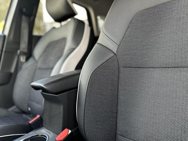 Renault CAPTUR 1.3 TCe 140 EDC Intens | Dealeronderhouden | Automaat!! | Draadloze telefoonlader | Lahe kilometerstand | Nederlandse auto |