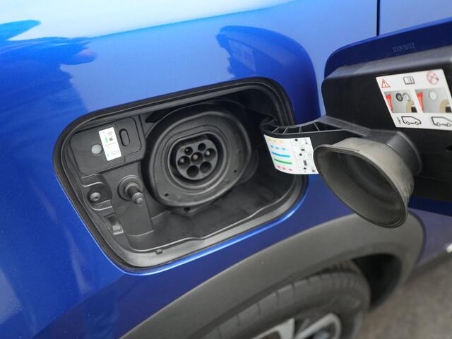 Renault CAPTUR 1.6 E-Tech Plug-in Hybrid 160 Intens - Virtual Cockpit - Afneembare trekhaak - All seasonbanden - BOSE Premium Audio