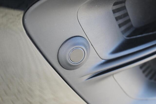 Renault CAPTUR 1.0 TCe 90 evolution | Incl. 12 maanden garantie | Achteruitrijcamera | Parkeersensoren | Navigatie | Apple Carplay/Andorid Auto | DAB | Bluetooth | Climate control | Airco | Keyless entry | Cruise control