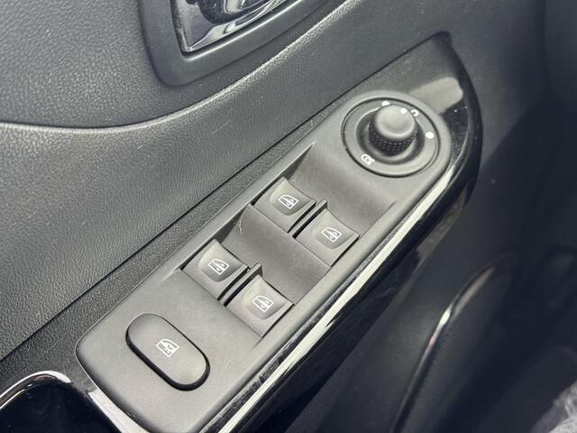 Renault CAPTUR 1.2 TCe Dynamique | NAP | Achteruitrijcamera | Cruise Control | Navigatie |