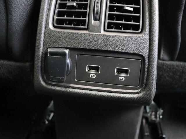 Renault CAPTUR E-Tech Plug-in Hybrid 160pk Intens | Trekhaak | Dealer onderhouden | Camera | Climate control | 18" Lichtmetaal |