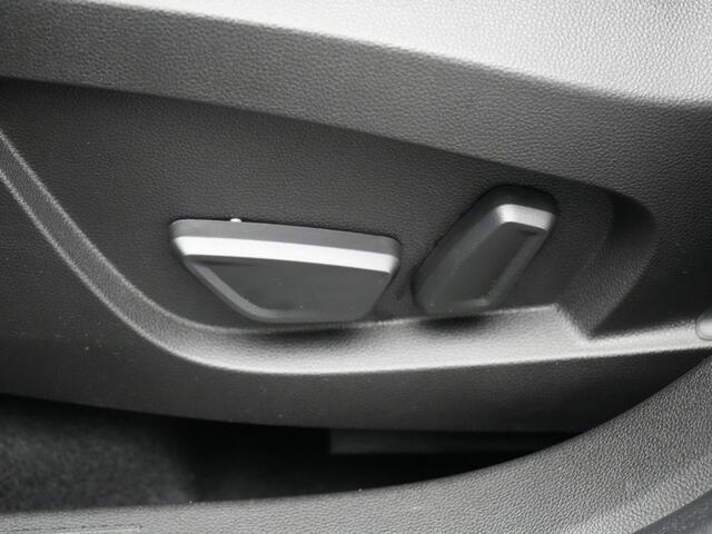 Renault CAPTUR 1.6 E-Tech Initiale Paris PHEV 160pk Dealer O.H | Adaptive Cruise | 360 Camera | Lederen Sportstoelen Verwarmd | Stuur Verwarmd | Blis | Keyless | Navigatie | DAB | 18"L.M | Plug In Hybrid |