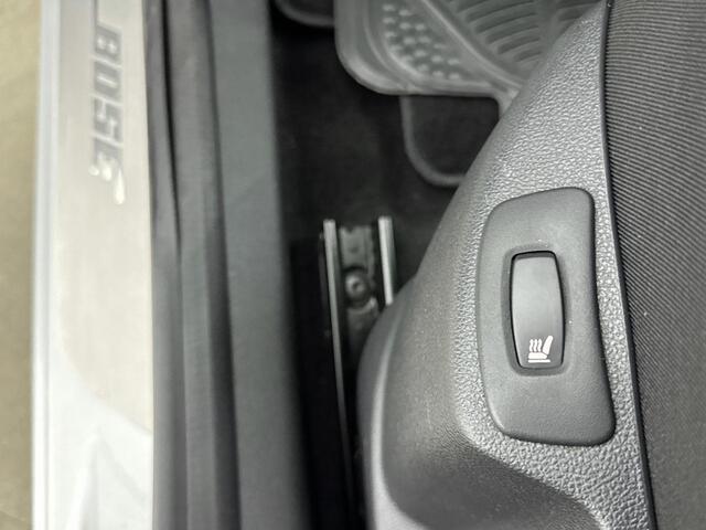 Renault CAPTUR 1.3 TCe Intens | Airco Automatisch | Achteruitrijcamera | Apple Carplay/Android Auto | Blind Spot Warning | BOSE Audio | Cruise Control | Easy Park Assist | Keyless | Parkeersensoren Rondom |