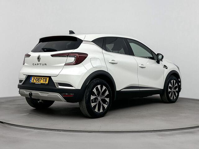 Renault CAPTUR 1.3 TCe 140Pk Intens | Navigatie | Stoelverwarming | Apple Carplay/Android Auto | Parkeersensoren Voor & Achter | Achteruitrijcamera | Climate Control | Cruise Control | Trekhaak | Keyless Entry | Lichtmetalen Velgen | Privacy Glass |
