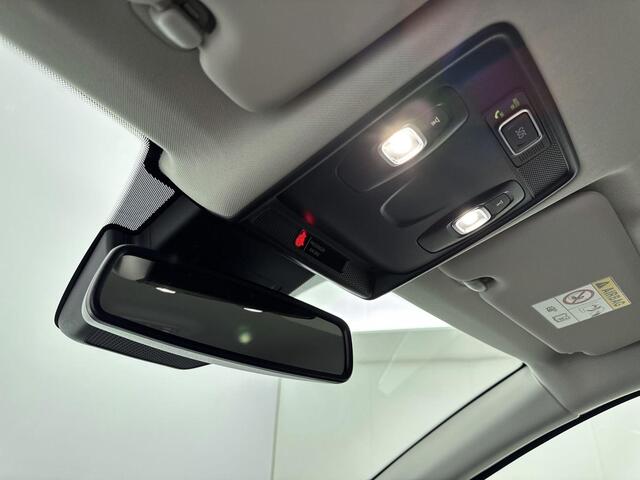 Renault CAPTUR 1.0 TCe 100Pk Intens | Navigatie | Climate Control | Cruise Control | Trekhaak Afneembaar | Parkeersensoren incl. 360 Camera | Apple Carplay/Android Auto | Keyless Entry & Start | Regen-en Lichtsensor | Lichtmetalen Velgen |