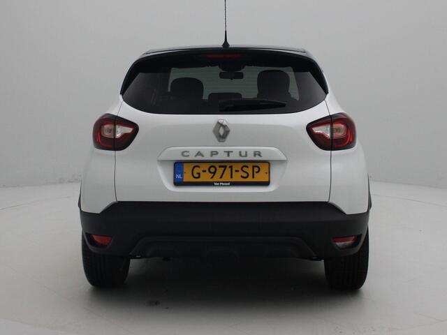 Renault CAPTUR TCe 90 Limited | MediaNav navigatiesysteem met Apple CarPlay & Android Auto | Airco | Lichtmetalen velgen | Privacy Glass | Parkeersensoren achter | Two-tone metaalkleur |