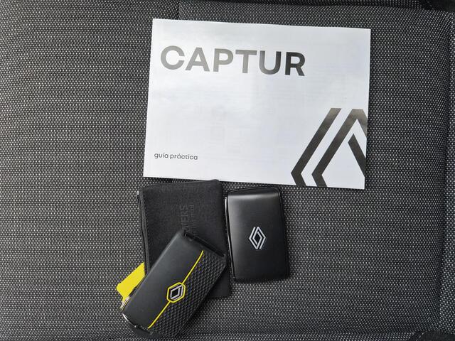 Renault CAPTUR 1.8 E-Tech full hybrid 160 techno / Fabrieksgarantie tot 02-2029 / Pack Winter / Stuur- en stoelverwarming / Navigatie groot scherm / Camera / Climate Control / 18" LM wielen /