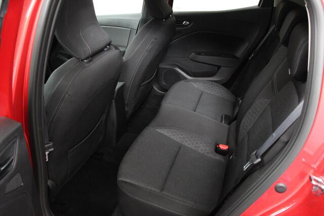 Renault CLIO 1.0 TCe 100pk Experience Demo! | Navigatie | Climate Control | Cruise control | Lichtmetalen Velgen | Parkeer Sensoren | Extra Getint glas | 5 deurs