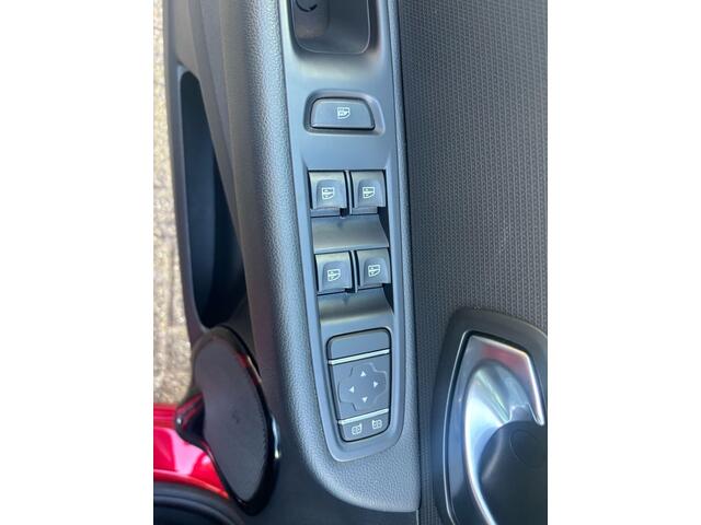 Renault CLIO Estate 0.9 TCe Limited Airco/ Navigatie/ Apple CarPlay/Cruise/Led/ LMV