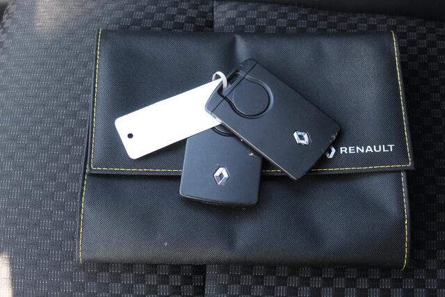 Renault CLIO Estate 0.9 TCe Intens Navigatie/Parkeersensoren/Airco/Cruise control/Keyless/Bluetooth/DAB/Multifunctioneel stuurwiel/Spraakbediening/16'' Lichtmetalen velgen/Elektrisch verstelbare spiegels/Elektrische ramen.