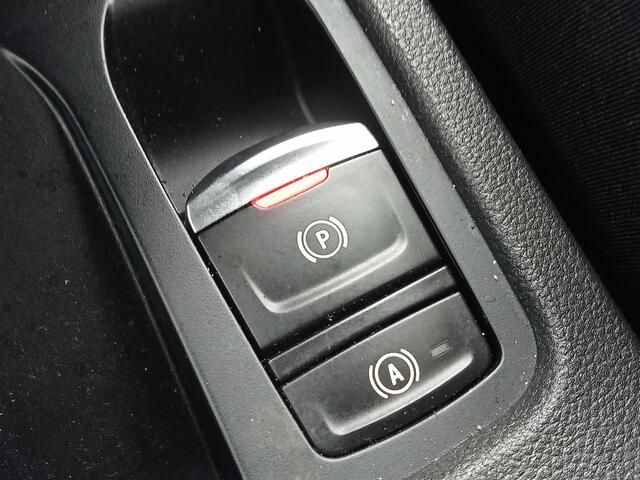Renault CLIO 1.3 TCe Initiale Paris | Nieuw Binnen | Navigatie | Automaat | Stoel/Stuur Verwarming |