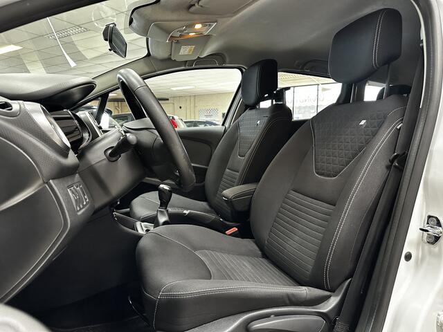 Renault CLIO Estate 0.9 TCe Limited/ Navi/ DAB+/ Airco/ Cruise/ Elek. pakket/ Isofix/ Bluetooth/ Armsteun/ Multi. LEDER. Stuur/ 16'' LMV/ Mistl./ PDC/ Extra getint glas.