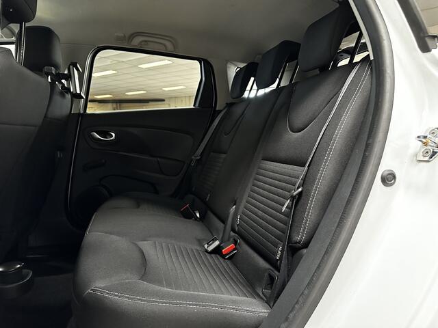 Renault CLIO Estate 0.9 TCe Limited/ Navi/ DAB+/ Airco/ Cruise/ Elek. pakket/ Isofix/ Bluetooth/ Armsteun/ Multi. LEDER. Stuur/ 16'' LMV/ Mistl./ PDC/ Extra getint glas.
