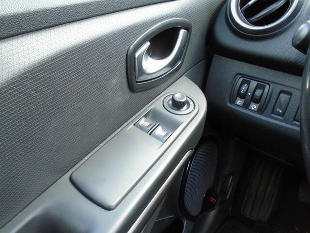 Renault CLIO 0.9 TCE LIMITED