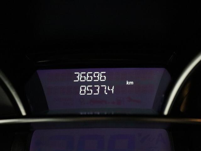 Renault CLIO TCe Limited Airco | Cruise | Carplay | Navi | Parkeersens. achter