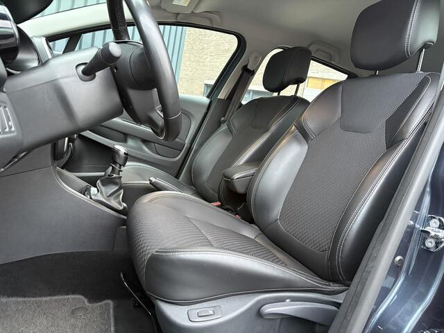 Renault CLIO 1.2 TCe 120Pk Intens | Camera | Stoelverw. | 17'' Lm-velgen | Prijs Rijklaar!!