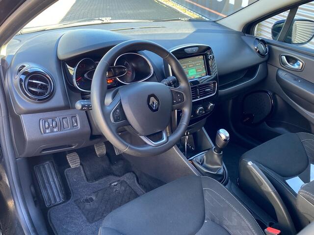 Renault CLIO Estate 0.9 TCe Limited met 52253 Km!! | Cruise Control | Navi | Airco | PDC Achter | Ndl Auto! | RIJKLAARPRIJS INCL 12 MAANDEN GARANTIE EN BEURT