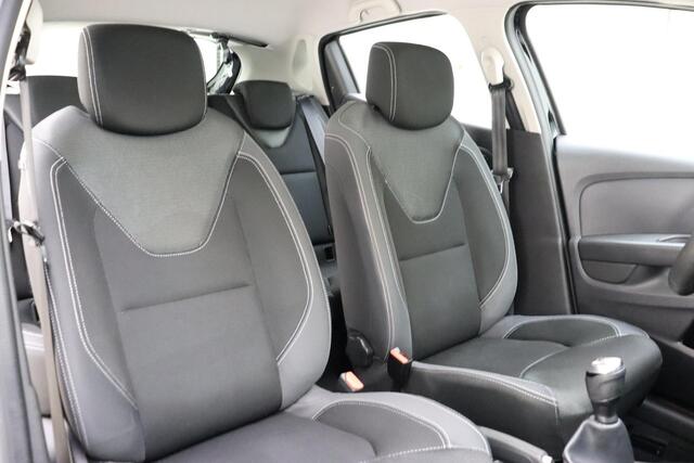 Renault CLIO 0.9 TCe Intens | Navigatie | Climate control | Lichtmetalen velgen | Cruise control | Electrische ramen | Bluetooth
