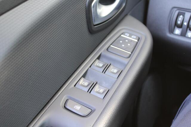 Renault CLIO 0.9 TCe Limited | NAVIGATIE | PARKEERSENSOREN | AIRCONDITIONING | CRUISE CONTROL | APPLE CARPLAY & ANDROID AUTO