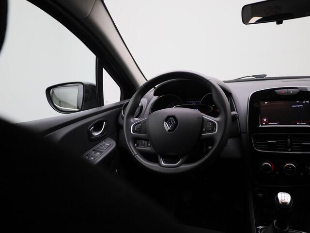 Renault CLIO Estate 0.9 TCe 90Pk Limited | Apple & Android Carplay | Navigatie | Parkeersensoren Achter | Trekhaak | Privacy Glass | Airco | Cruise Control & Snelheidsbegrenzer |