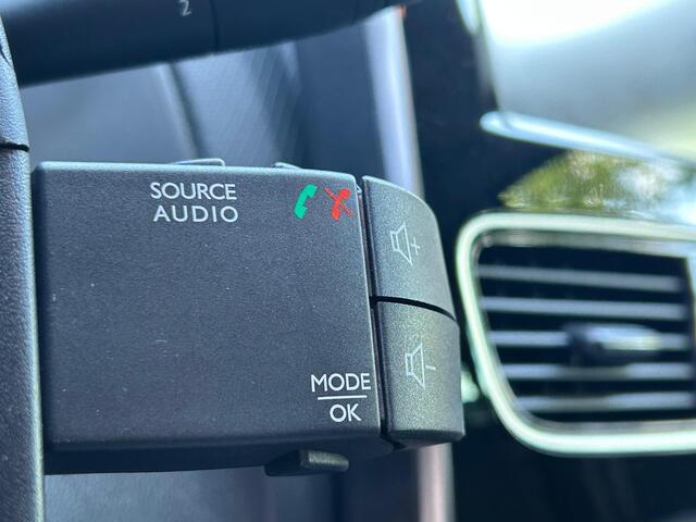 Renault CLIO 0.9 TCe Limited l Navigatie l Cruise Control l Lichtmetaal l NAP