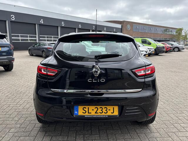 Renault CLIO 0.9 TCe Intens / CLIMATE CONTROL / PARKEERSENOREN VOOR EN ACHTER + CAMERA / BLUETOOTH / CRUISE CONTROL / NAVIGATIE