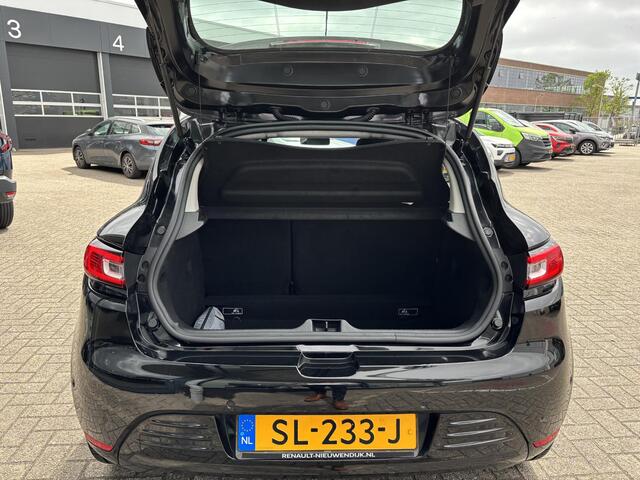 Renault CLIO 0.9 TCe Intens / CLIMATE CONTROL / PARKEERSENOREN VOOR EN ACHTER + CAMERA / BLUETOOTH / CRUISE CONTROL / NAVIGATIE