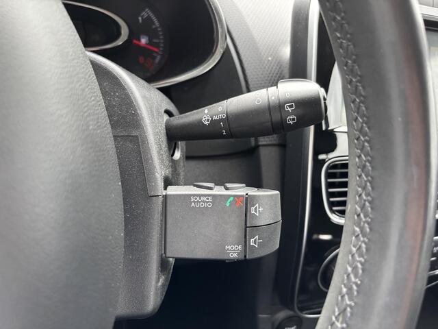 Renault CLIO 0.9 TCe Intens / CLIMATE CONTROL / PARKEERSENOREN VOOR EN ACHTER + CAMERA / BLUETOOTH / CRUISE CONTROL / NAVIGATIE
