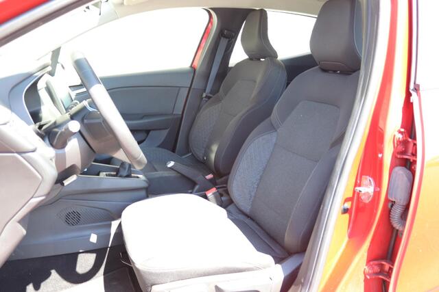 Renault CLIO 1.0 TCe 100 Zen | Trekhaak | Navigatie | Parkeersensoren |