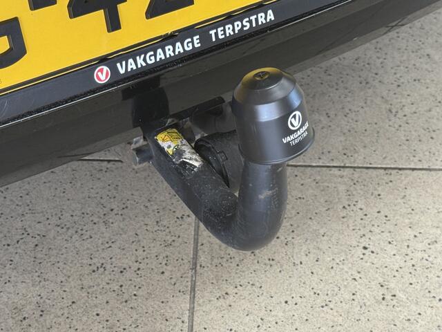 Renault CLIO 1.2 16V /4-Cilinder! /Trekhaak! /DAB+! /Navi /Airco /Cruise /Elek. pakket /Bluetooth /AUX & USB /LED Dagrijverl. /Extra getint glas /Isofix.