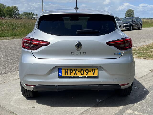 Renault CLIO 1.6 E-Tech Hybrid 145 / Automaat / Apple Carplay - Android Auto / PDC V+A / Airco / Navi / LED /