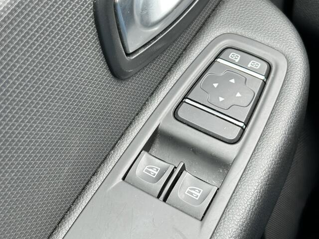 Renault CLIO Estate 0.9 TCe Limited | navigatie | Trekhaak | Bluetooth | Cruise control | parkeersensoren
