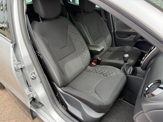 Renault CLIO Limited Tce 90 | keyless entry | parkeersensor | tijdelijk gratis Top Afleverpakket twv Eur 695