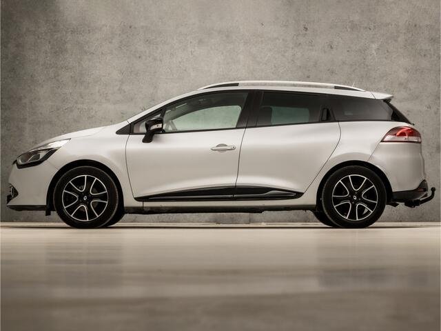 Renault CLIO Estate 0.9 TCe Expression (NAVIGATIE, TREKHAAK, PARKEERSENSOREN, SPORTSTOELEN, GETINT GLAS, LM VELGEN, BASS REFLEX, CRUISE, NIEUWE APK, NIEUWSTAAT)
