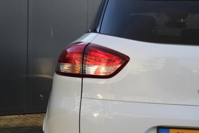 Renault CLIO Estate 0.9 TCe Zen | incl. 12 maanden garantie | Airco | Navigatie | Cruise control | Trekhaak | Parkeersensoren achter | 16" lichtmetalen velgen | Isofix | Automatisch inklapbare spiegels | 1ste eigenaar! |